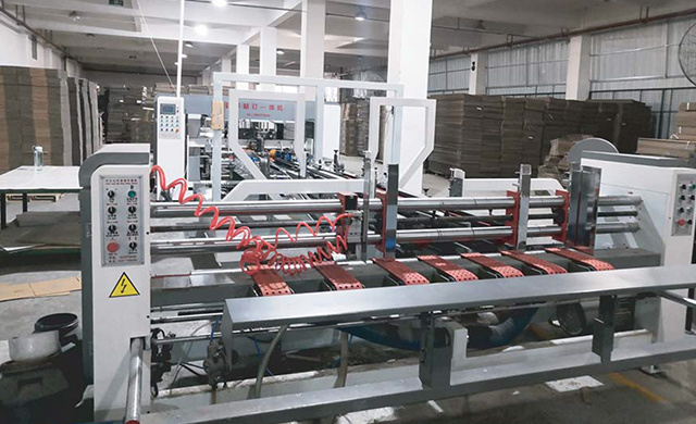 高速(sù)糊釘箱一體(tǐ)機