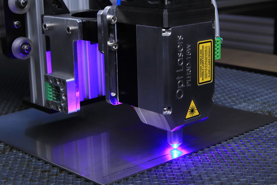 印刷(shua)包裝使用(yong)成熟工藝(yì)手段，對商(shāng)品進行美(měi)化裝飾設(she)計。